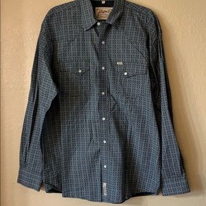 Long sleeve, pearl snap- dressy button up